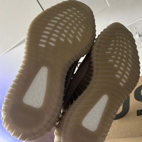 Yeezy Boost 350 V2 - Picture 3 of 6